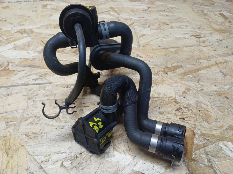 Audi A4 B8 (2008-2015) 2.0Tdi Diesel Vízpumpa Csővel 