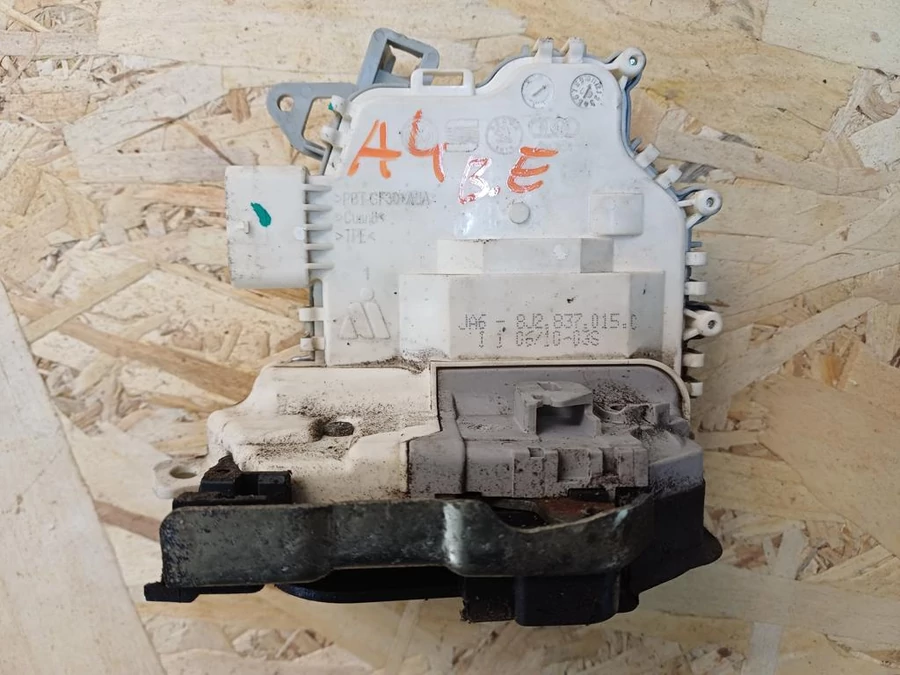 Audi A4 B8 (2008-2015) Bal Első Ajtó Központizár 