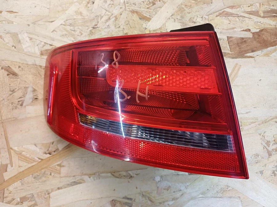 Audi A4 B8 Sedán  (2008-2012) Bal Hátsó Külső Lámpa