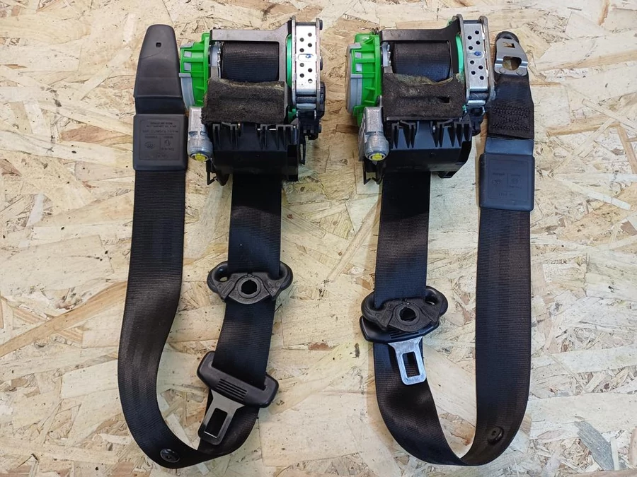 Audi A4 B8 (2008-2015) Első Biztonsági Öv Pár 