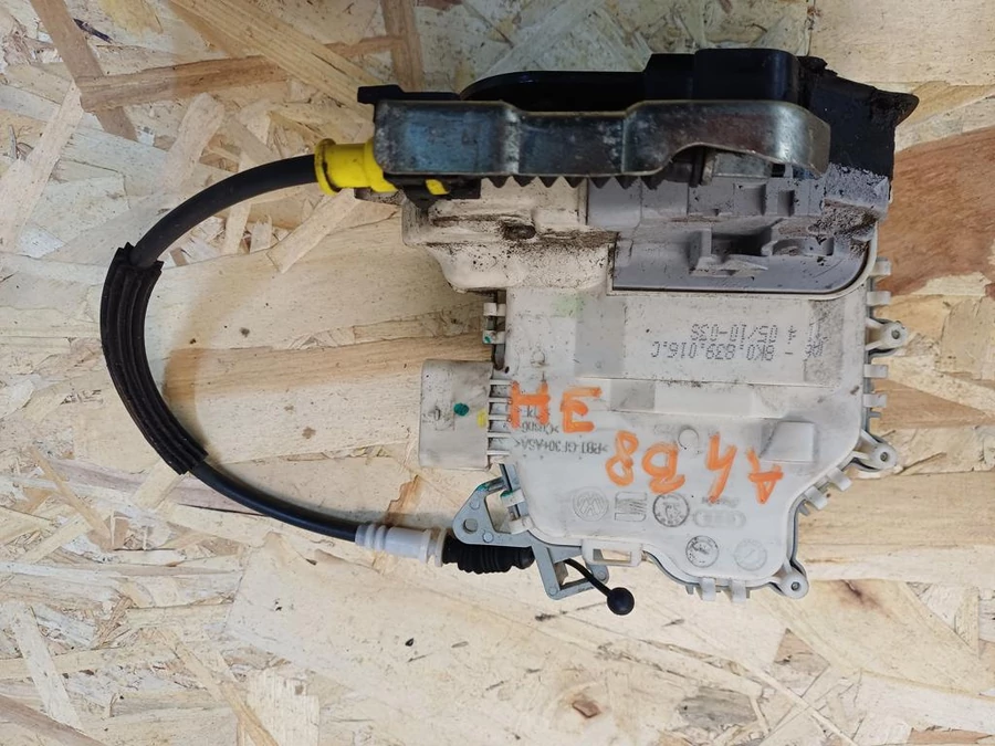 Audi A4 B8 (2008-2015) Jobb Hátsó Ajtó Központizár 