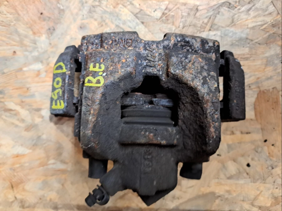 BMW 3 E90/91 (2007-2013)  Bal Első féknyereg  Munkahengerrel