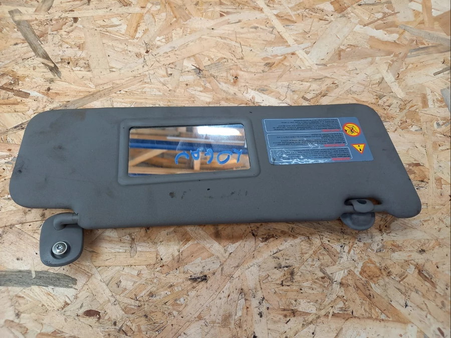 Dacia Logan (2004-2010) Jobb Napellenző Tartóval