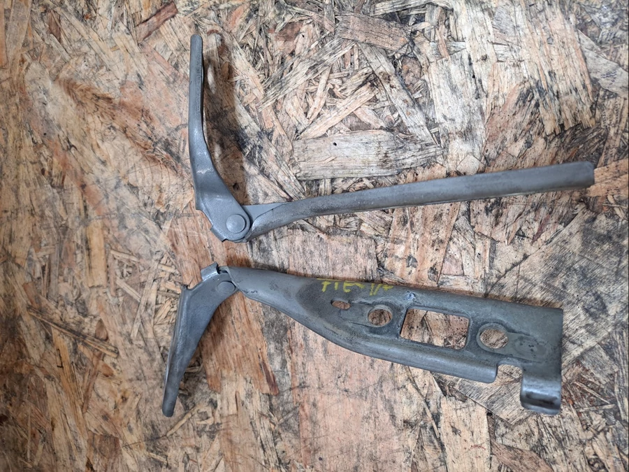 Ford Fiesta Mk5 (2001-2008) Motorháztető Zsanér Pár