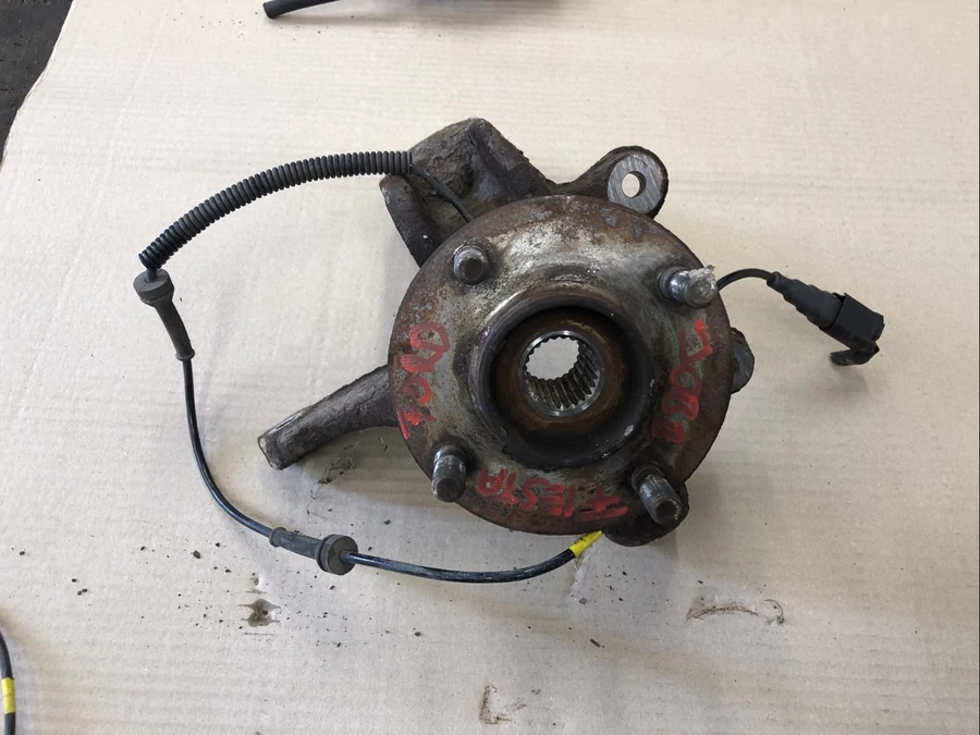 Ford Fiesta Mk5 (2001-2008) 1.3 Benzines  Jobb Első Csonkállvány