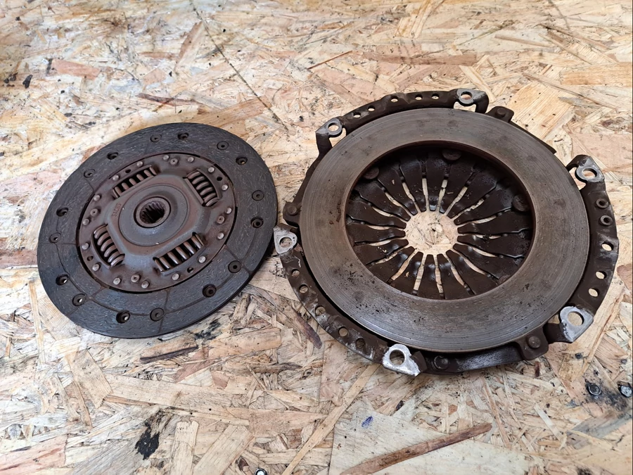 Ford Fiesta MK6 (2008-2017)  1.25 Benzines  Kuplung Tárcsa Szerkezettel