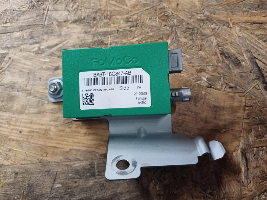 Ford Fiesta MK6 (2008-2017)  Antenna Erősítő 