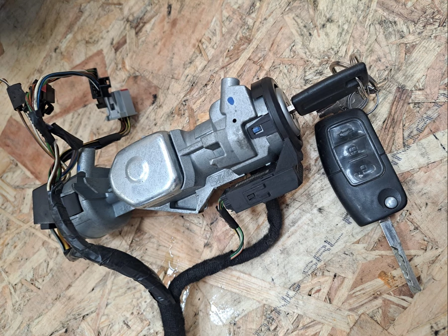 Ford Focus C Max (2003-2010) Gyújtáskapcsoló  2db Kulcs