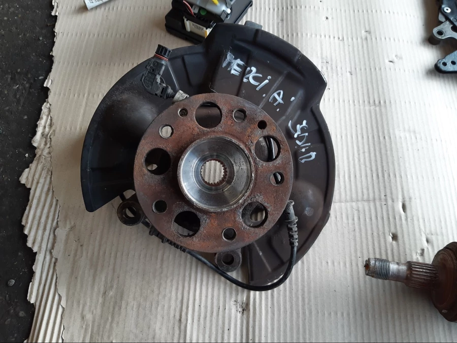 Mercedes A W168  (1997-2004)  Jobb Első Csonkállvány