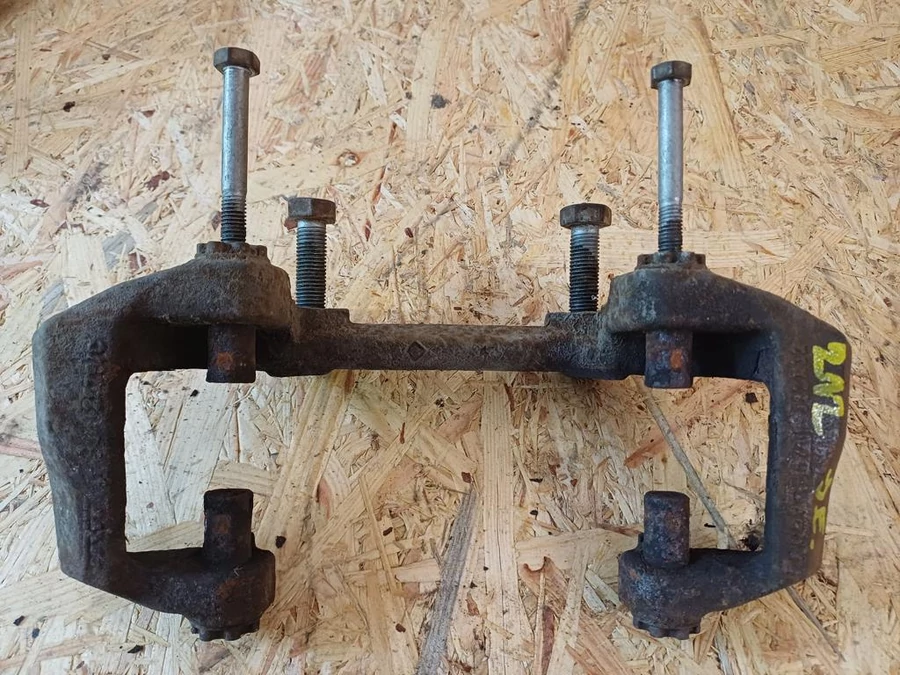 Mercedes E Class W212 (2009-2016) 2.2 Cdi Diesel Jobb Első Féknyereg Tartó 