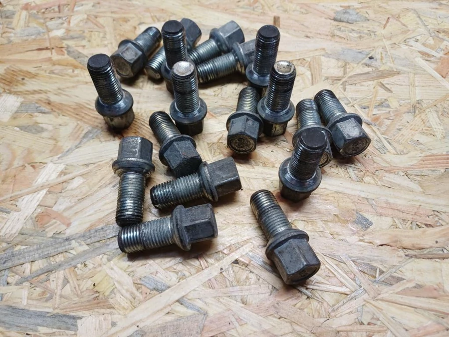 Mercedes E Class W212 (2009-2016) Alufelni Csavar Garnitúra 