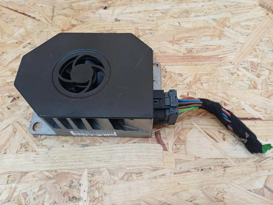 Mercedes E Class W212 (2009-2016) Erősítő 