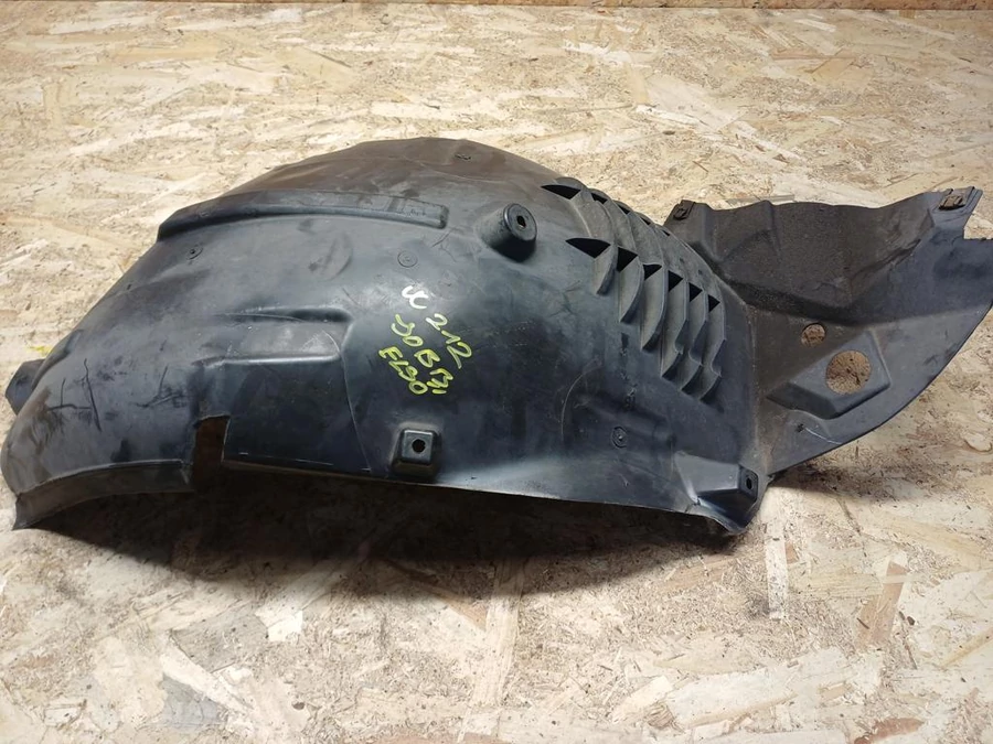 Mercedes E Class W212 (2009-2016) Jobb Első Sárvédő Dobbetét 