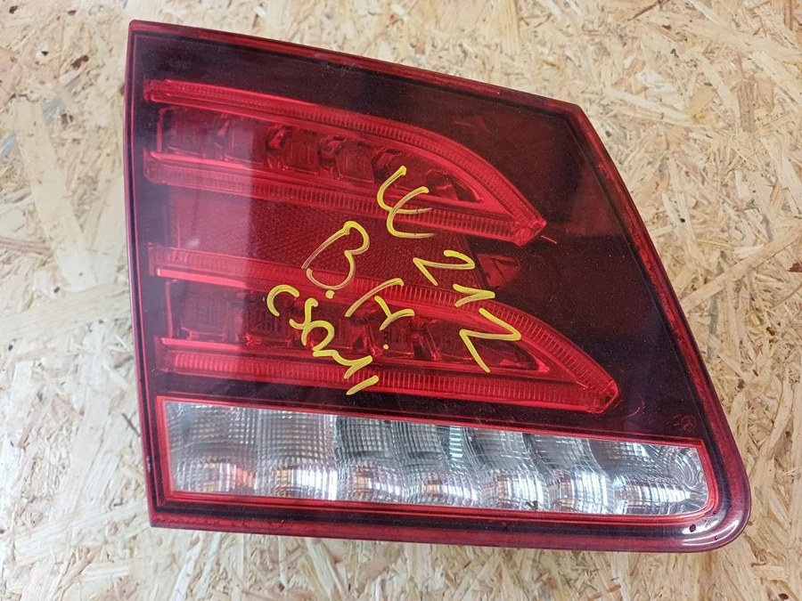 Mercedes E Class W212 Kombi  (2013-2016) Csomagtérajtó Bal Hátsó Belső Lámpa 