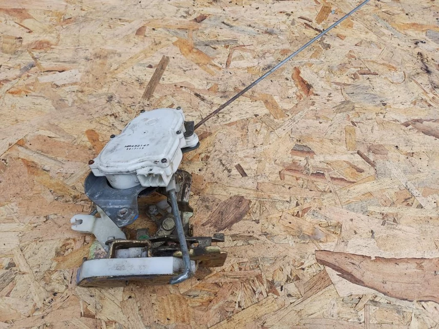 Mitsubishi Pajero (1996-2001) Jobb Hátsó Ajtó Központizár