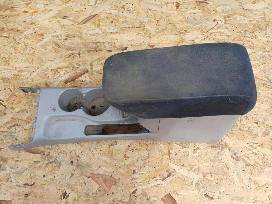 Mitsubishi Pajero (1996-2001) Könyöklő