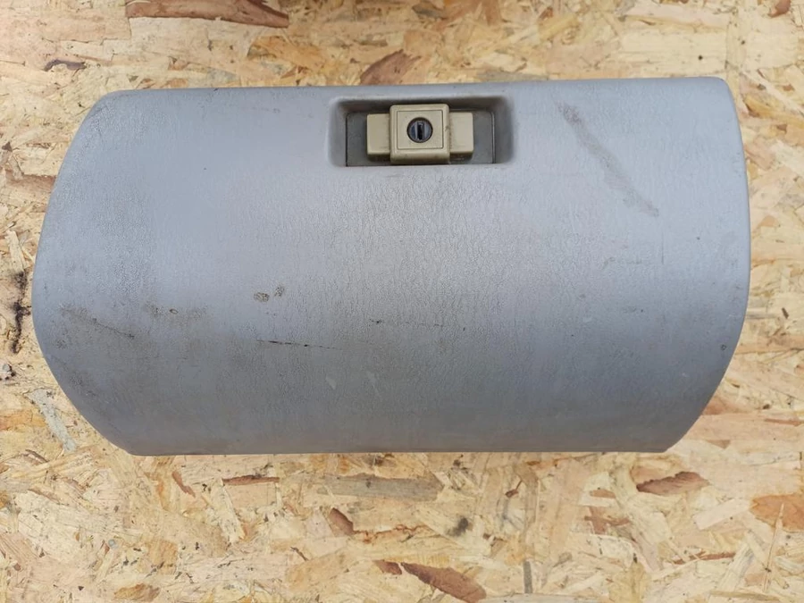 Mitsubishi Pajero (1996-2001) Kesztyűtartó 