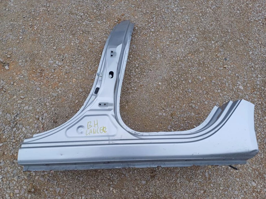 Mitsubishi Lancer VIII (2008-2017) Bal Hátsó Küszöb 