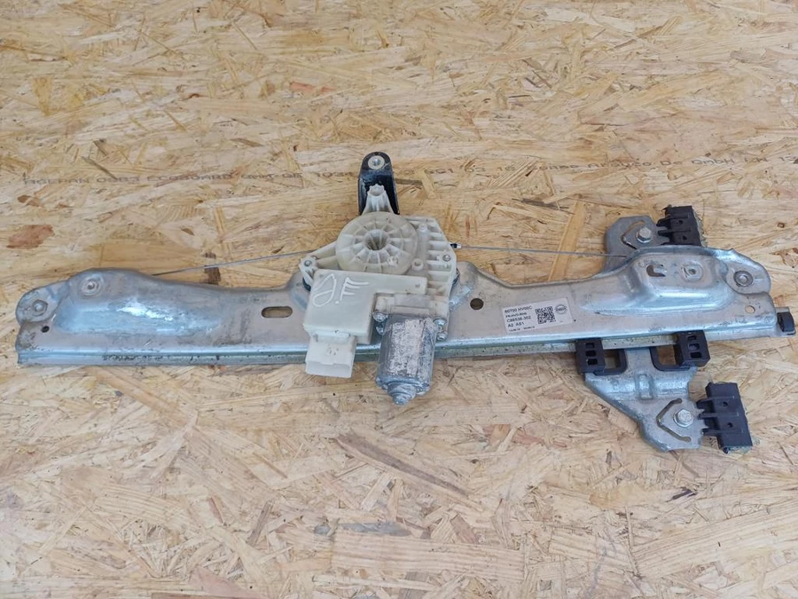 Nissan Qashqai J11 (2016-2020) Jobb Hátsó Ajtó Ablakemelő Szerkezet Motorral