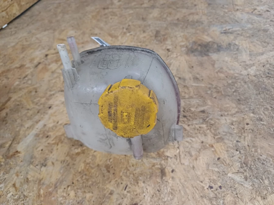 Opel Vectra C (2002-2009)  1.9Cdti Diesel Kiegyenlítőtartály