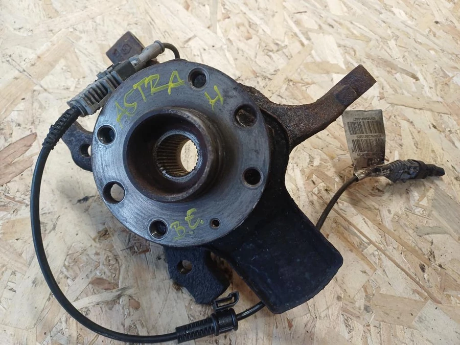 Opel Astra H (2004-2009) 1.4 Benzines Bal Első Csonkállvány Kerékaggyal 