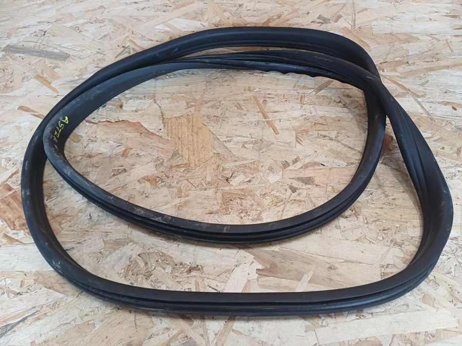 Opel Astra H (2004-2009) Bal Hátsó Ajtókéder Gumi