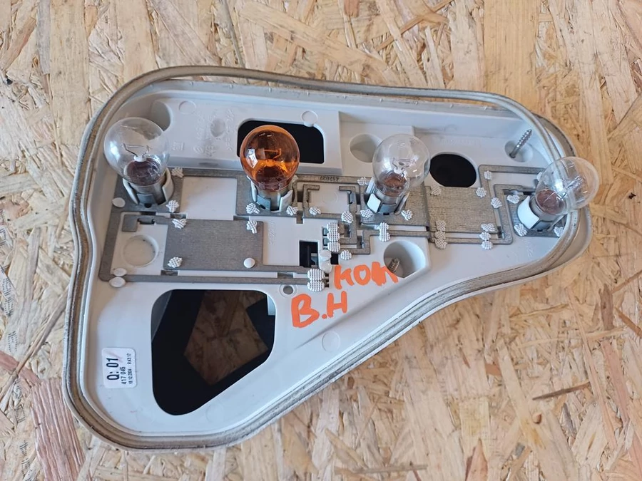 Opel Astra H Kombi (2004-2009) Bal Hátsó Lámpa Foglalat 