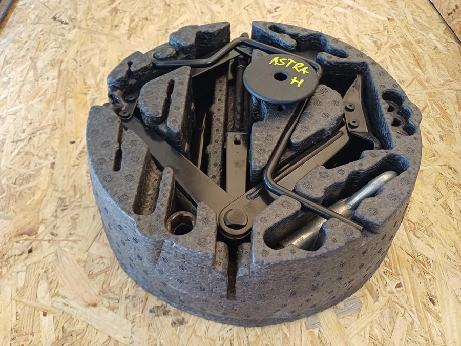 Opel Astra H (2004-2009) Szerszám Készlet 