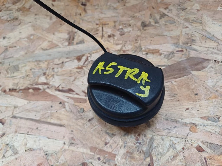 Opel Astra J (2009-2015) Benzines Tanksapka 