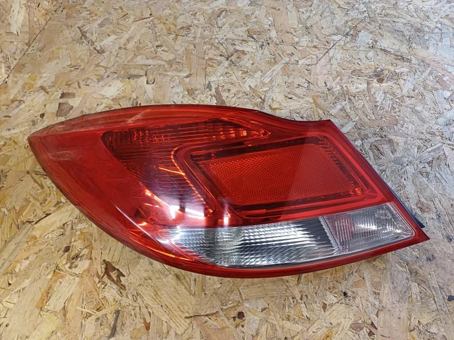 Opel Insignia A Ferdehátú  (2008-2017) Bal Hátsó Lámpa 