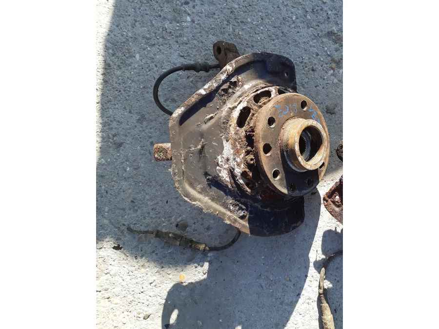 Opel Vectra B (1997-2002) 1.6 16V Benzines Bal Első Csonkállvány Kerékaggyal