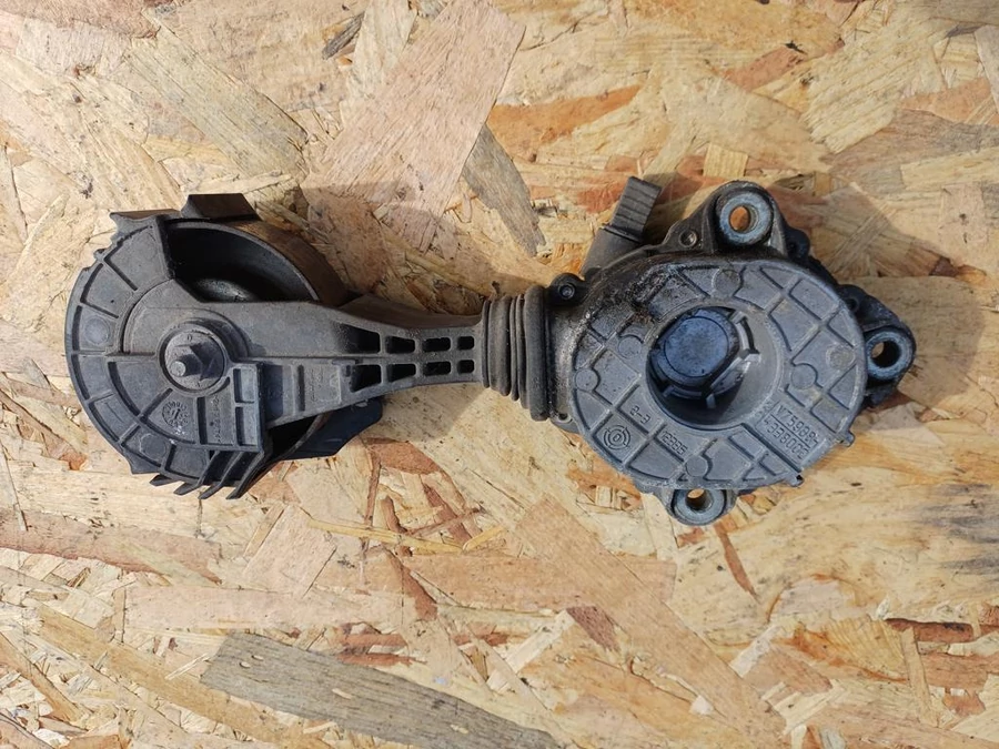 Peugeot 207 (2006-2014) 1.4 Benzines Szíjfeszítő 