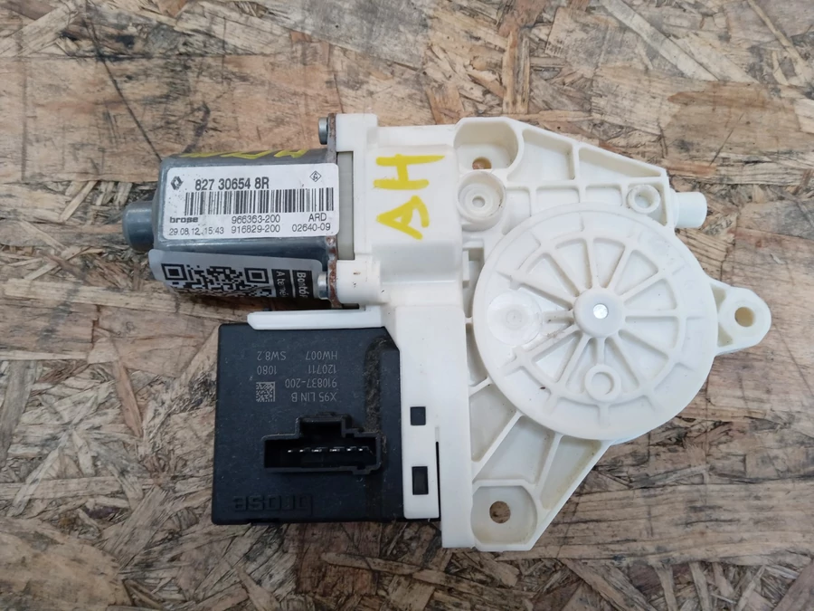 Renault Megane III (2008-2015) Jobb Hátsó Abkakemelő Motor