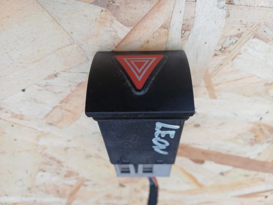 Seat Leon (1999-2006) Vészvillogó Kapcsoló 