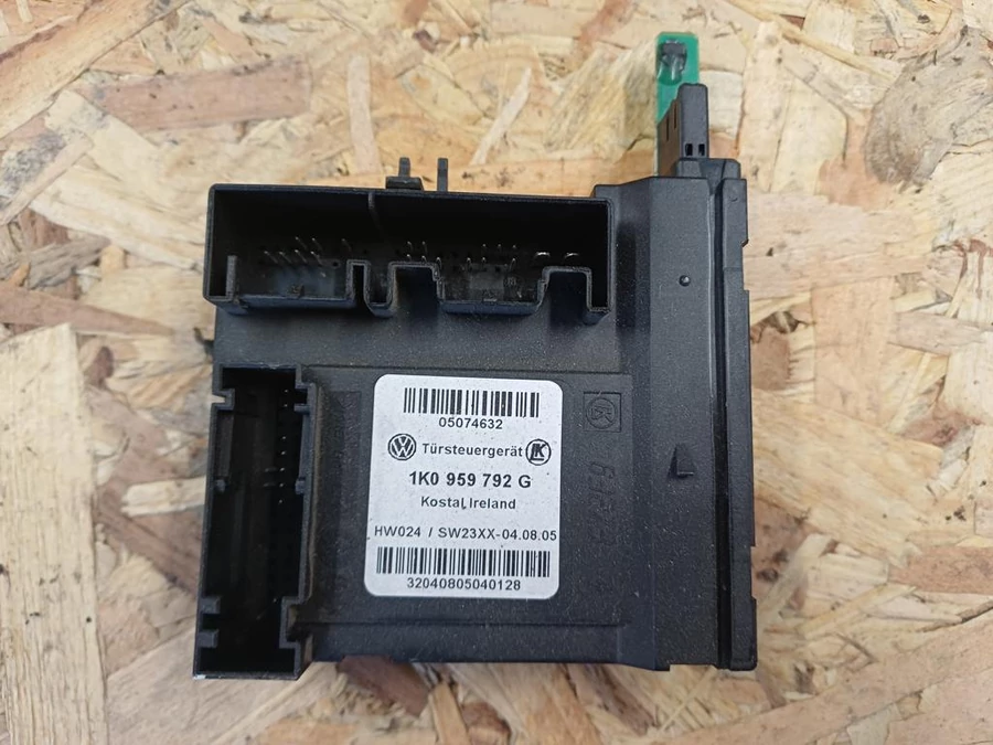 Skoda Octavia II (2006-2013) Jobb Első Ajtó Ablakemelő Vezérlő Elektronika 