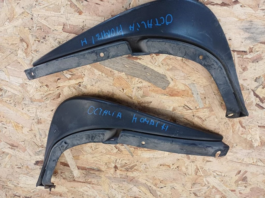 Skoda Octavia II Kombi  (2006-2013) Hátsó Sárvédő Gumi Pár 