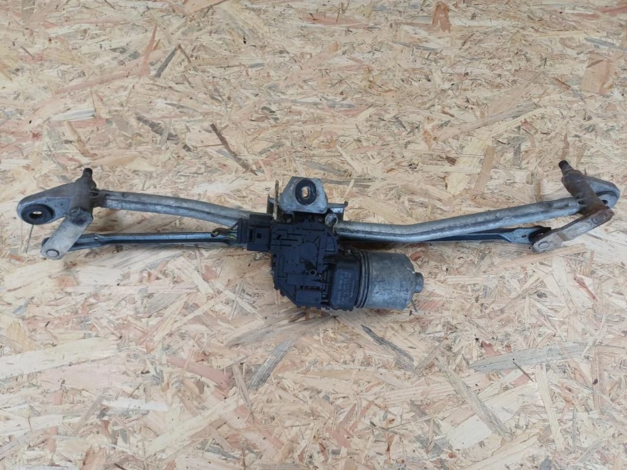 Audi A4 B7  (2004-2008) Első Ablaktörlő Szerkezet Motorral