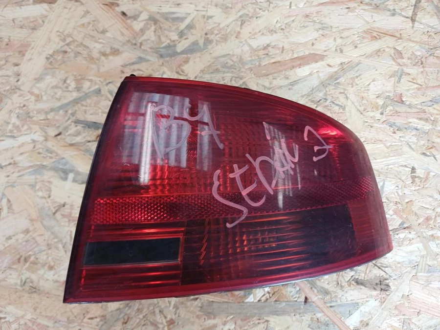 Audi A4 B7  (2004-2008) Jobb Hátsó Külső Lámpa 