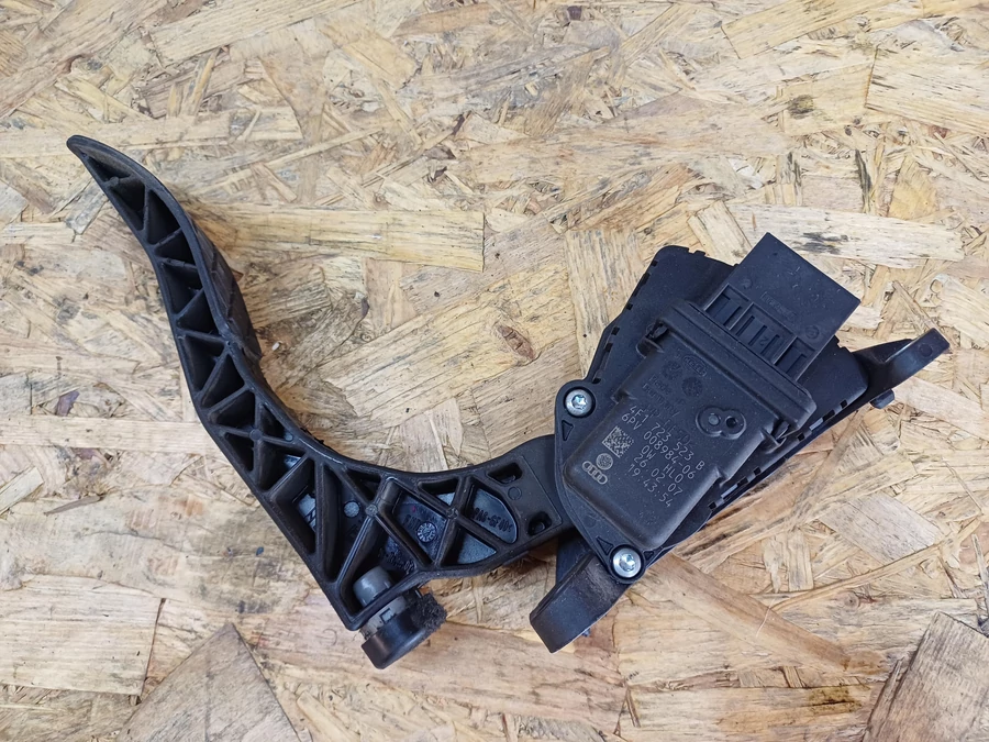 Audi A6 C6 4F ( 2004-2011) 2.7Tdi  3.0Tdi V6 Diesel Gázpedál