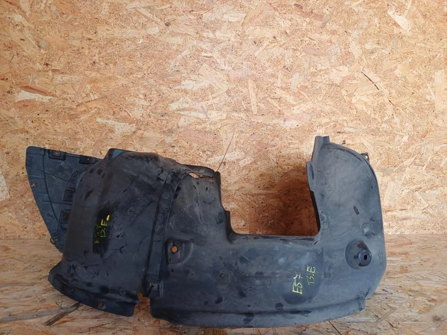 BMW 1 E81 E82  E87 (2005-2011) Bal Első  Dobbetét Kerékjárati Műanyag