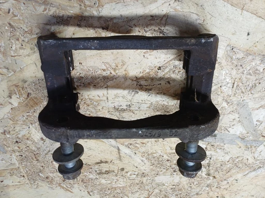 BMW 1 E81 E82  E87 (2005-2011) 1.6 benzines Bal Első Féknyereg Tartó 