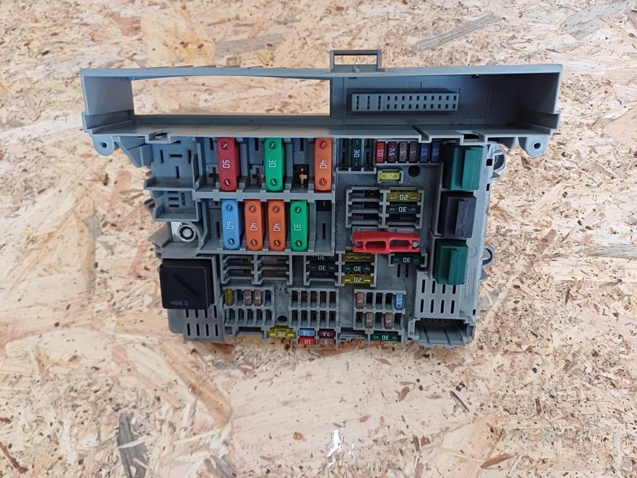 BMW 1 E87 (2005-2011) Biztosíték Tábla 