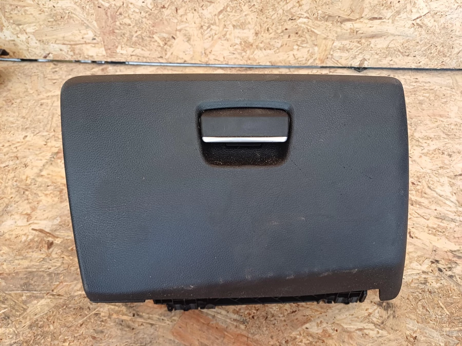 BMW 1 E81 E82  E87 (2005-2011) Kesztyűtartó