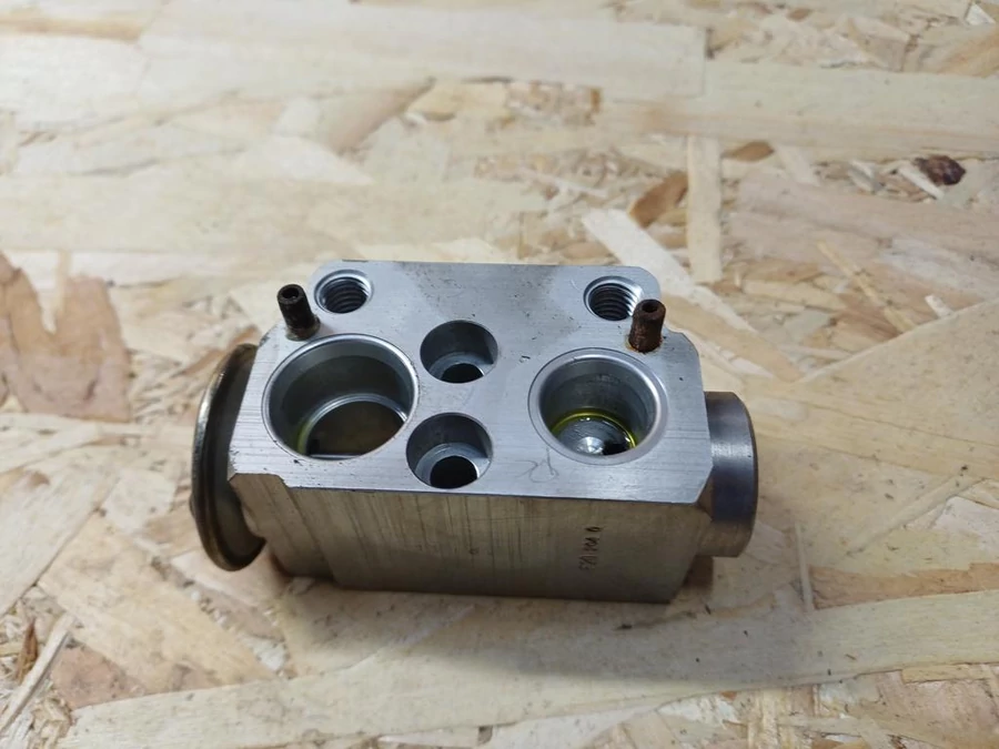 BMW 1 E81 E82  E87 (2005-2011) Expanziós Szelep