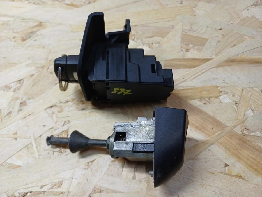 BMW 1 E81 E82 E87 (2005-2011) Gyújtáskapcsoló Bal Első Ajtózár Betéttel  