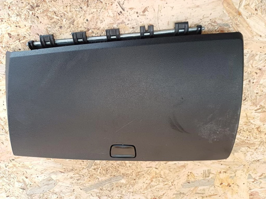 BMW 1 E81 E82  E87 (2005-2011) Kesztyűtartó 