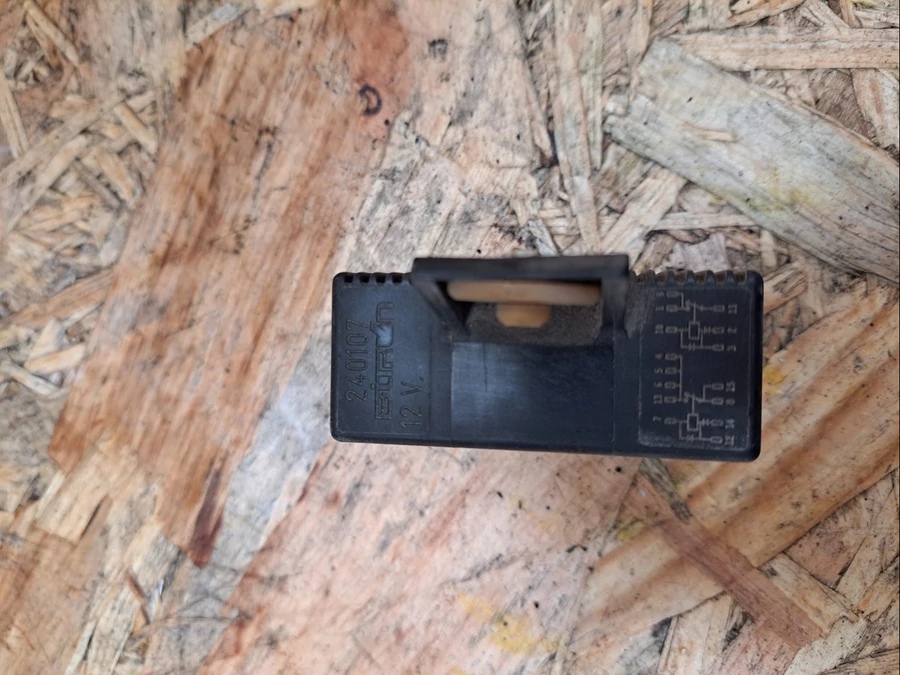 Citroen C3 (2002-2008)  Üzemanyagszivattyú Relé