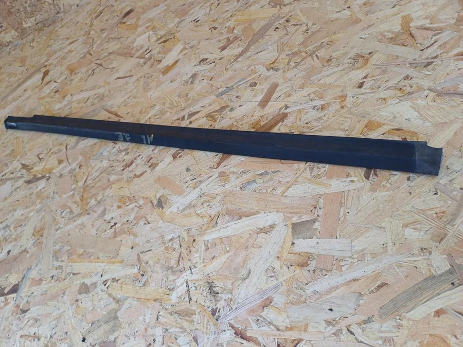 Mercedes ML W163 (1998-2005) Jobb Első Ajtó Vízlehúzó 