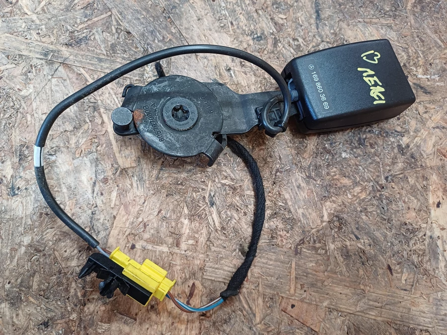 Mercedes B Class W245 (2005-2011) Hátsó Középső Biztonsági  Öv Csat 