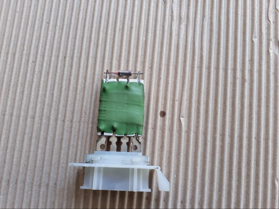 Opel Corsa C (2000-2010) Fűtőmotor Előtét Ellenállás